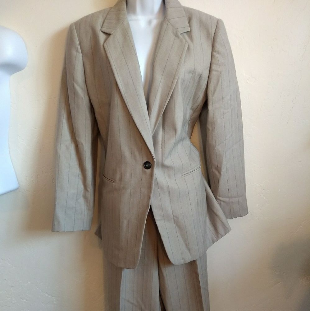 Harve Benard Pinstripe Beige Suit 10/12 Pant blaze